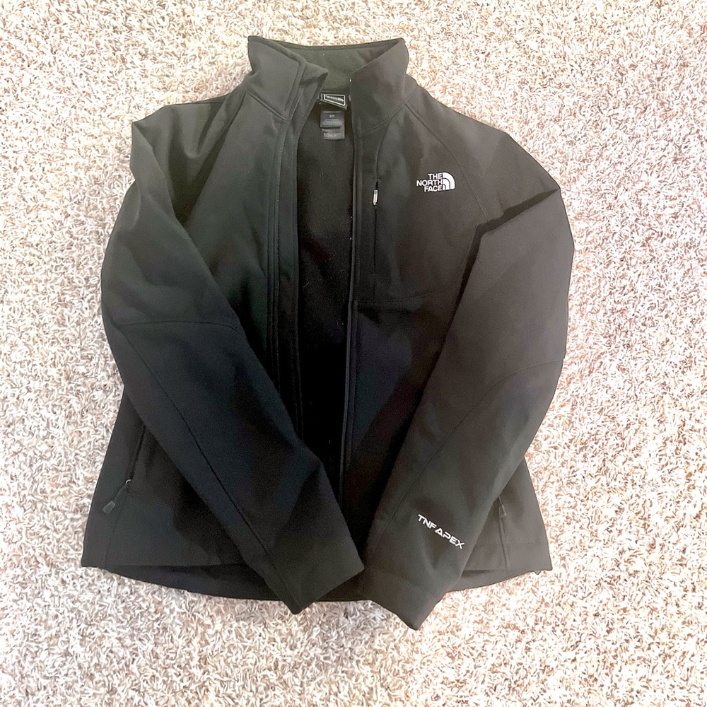 Black Womens Northface jacket.Good for under coat for skiing/ outside rain coat